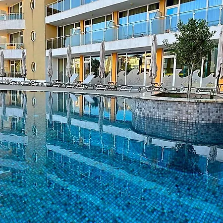 Plamena Palace מלון